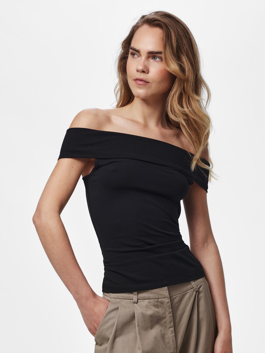 model_shot-front